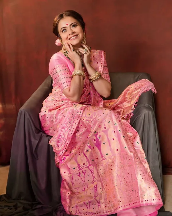Pink_Woven_Daily_Wear_Silk_Saree_with_Saree_Cover